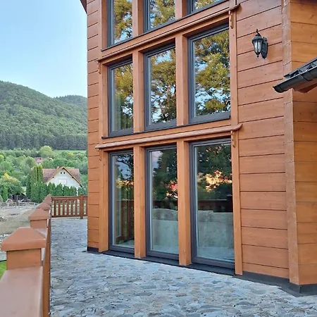 Transylvania Mountain 木屋 布朗